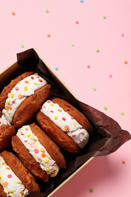 아이스크림과 달콤한 음식 맛있는 쿠키의 개념