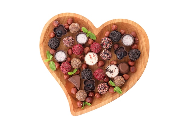 Concetto di dolci con cioccolatini isolati su sfondo bianco