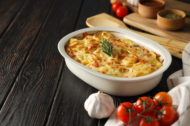 Концепция вкусной и вкусной домашней картофельной кастрюли