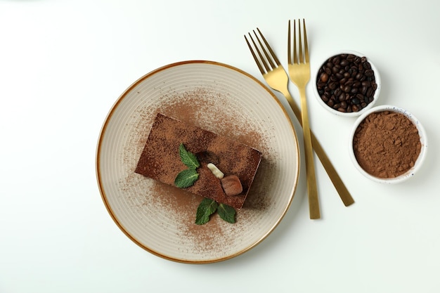 Concetto di gustoso dessert con vista dall'alto della torta tiramisù