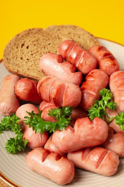 Photo concept of tasty food grilled mini sausage close up