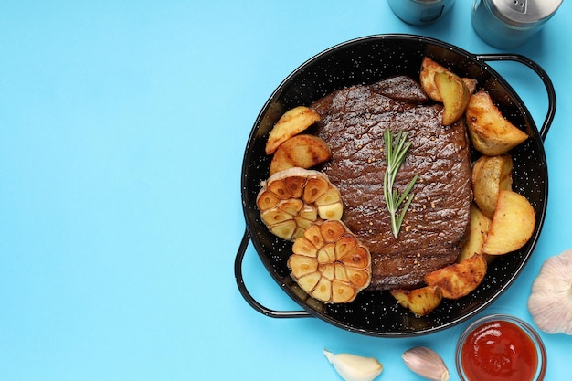 쇠고기 스테이크와 함께 맛있는 음식의 개념, 텍스트를 위한 공간