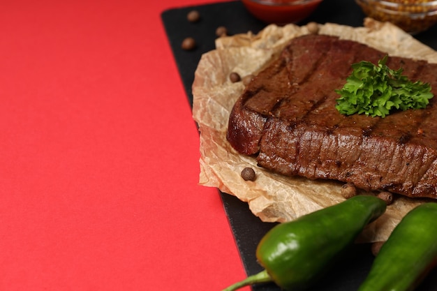 쇠고기 스테이크와 함께 맛있는 음식의 개념, 텍스트를 위한 공간