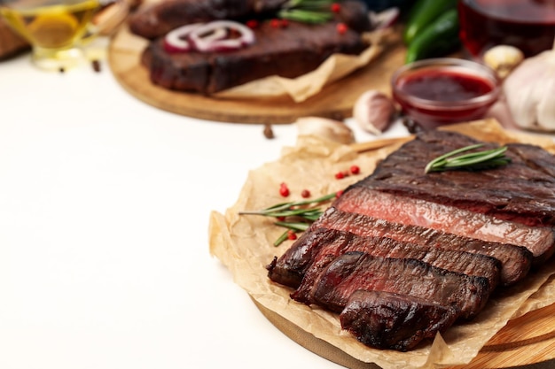 쇠고기 스테이크와 함께 맛있는 음식의 개념, 텍스트를 위한 공간