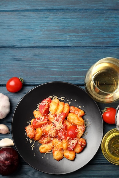 Concetto di cibo gustoso con spazio per gli gnocchi per il testo