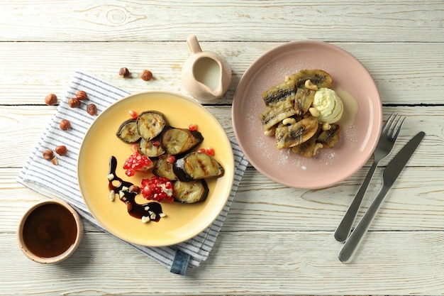 구운 바나나 평면도가 있는 맛있는 음식의 개념