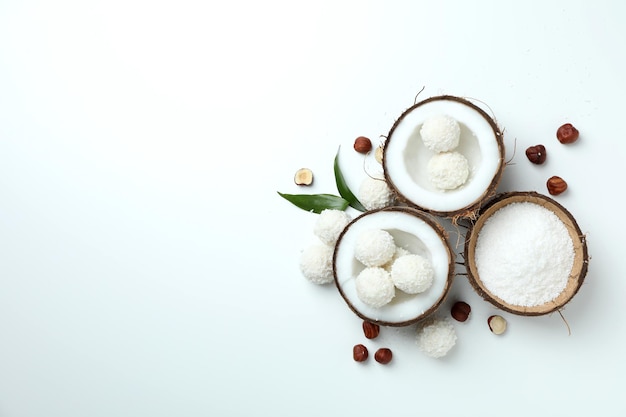 Концепция вкусных сладостей кокосовые конфеты пространство для текста
