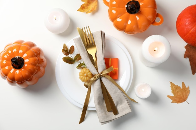 感謝祭の日の概念秋のテーブル設定トップ ビュー