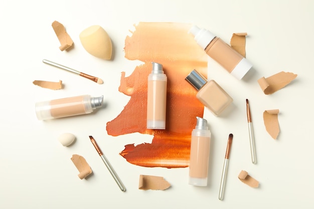 Concept van cosmetica en make-up foundation bovenaanzicht