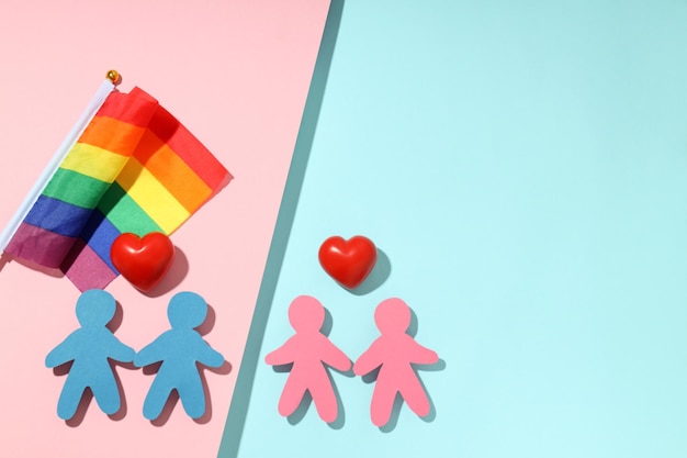 Concept van de familie van lgbtq-ouders op tweekleurige achtergrond