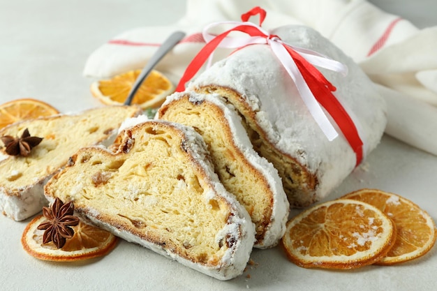 Concept van Duits dessert Stollen close-up