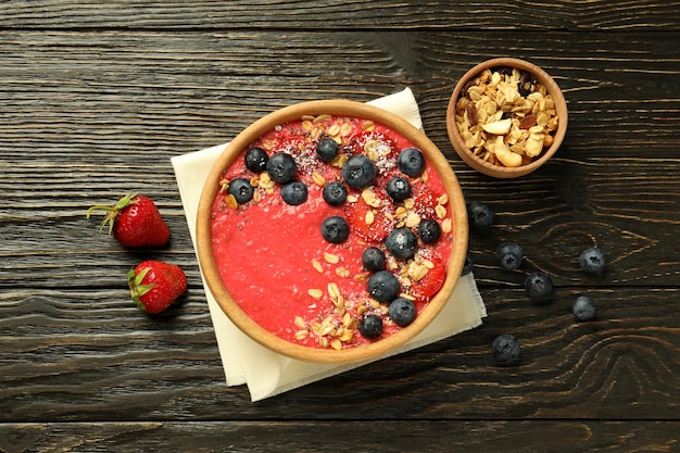 Concept van heerlijk eten met smoothie met verschillende ingrediënten top view