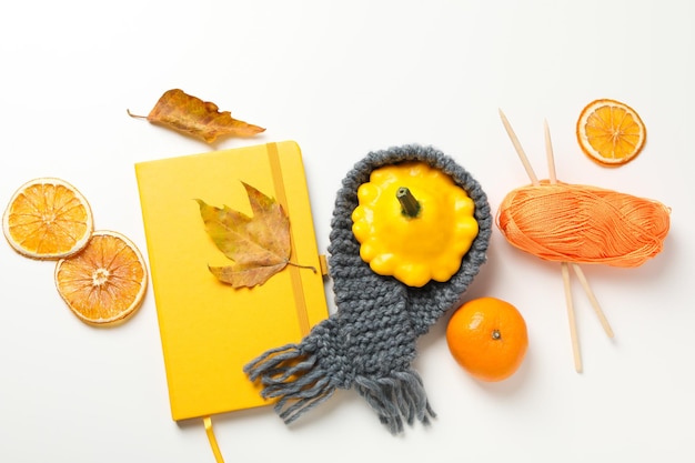 Concept van herfst herfst compositie accessoires bovenaanzicht