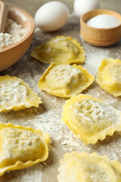 Concept van het koken van smakelijke ravioli, close-up