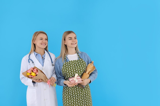 Concept van Internationale Vrouwendag met jonge vrouwen