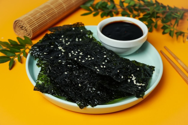 Concept van Japans eten zeewier nori close-up