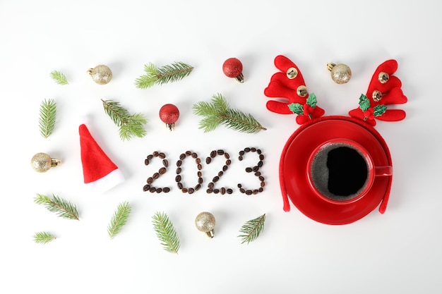 Concept van Kerstmis en gelukkig Nieuwjaar Kerstkoffie bovenaanzicht