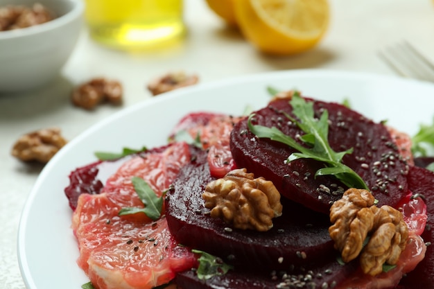 Concept van lekker eten met bietensalade, close-up