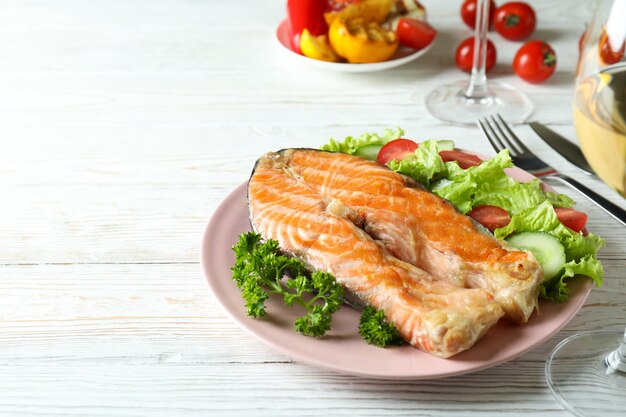 Concept van lekker eten met gegrilde zalm, ruimte voor tekst