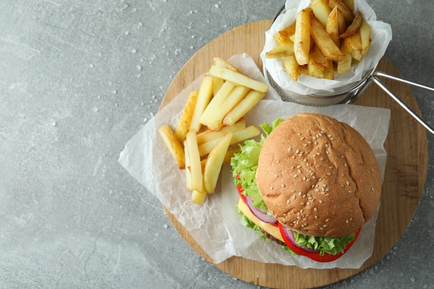 Concept van lekker eten met heerlijke hamburger