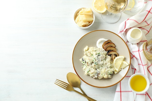 Concept van lekker eten met risotto met champignons, ruimte voor tekst