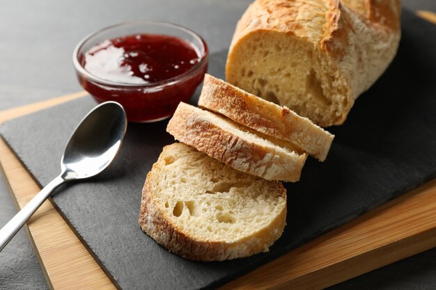 Concept van ontbijt met toast met jam