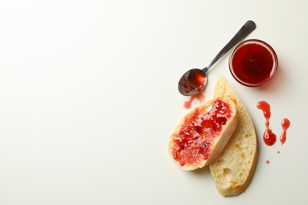 Concept van ontbijt met toast met jam