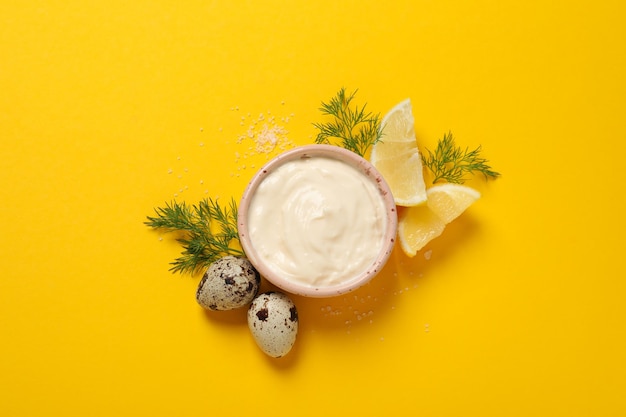 Concept van saus mayonaise saus bovenaanzicht