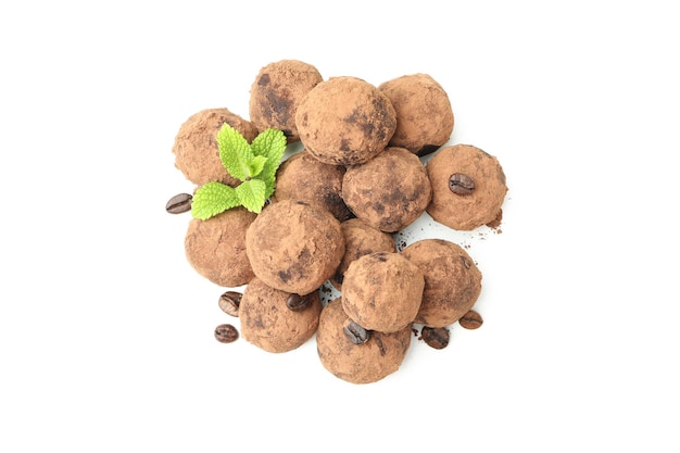 Concept van snoepjes met truffels geïsoleerd op een witte achtergrond