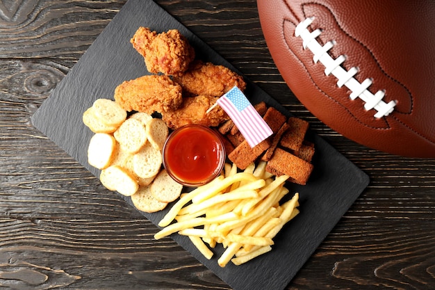 Concept van Super Bowl-snacks op donkere achtergrond