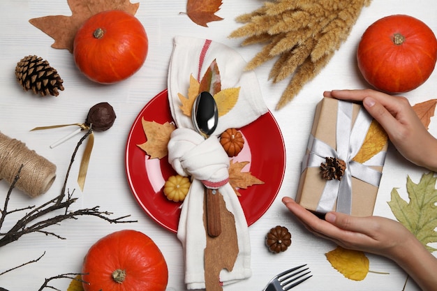 Concept van thanksgiving day herfst tafel instelling bovenaanzicht