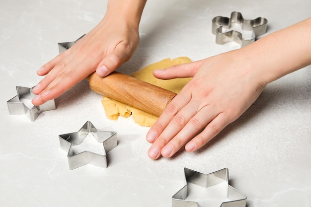 Concept van tools voor het koken van cookies cookie cutter