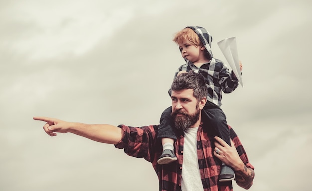 Foto concept van vaders dag vader en zoon samen