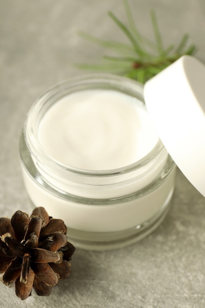 Concept van wintercosmetica op grijze gestructureerde achtergrond