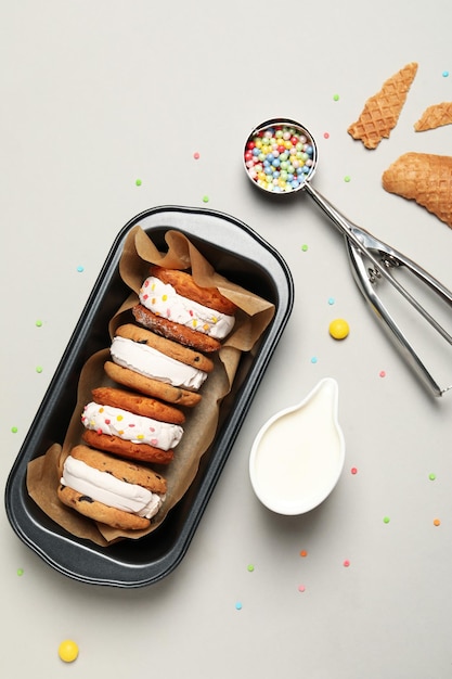 Concept van zoete voedselkoekjes met ijs bovenaanzicht