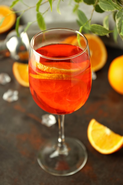 Concept van zomercocktail Aperol Spritz close-up