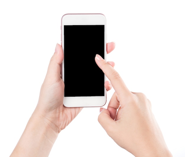 Концепция женской руки, держащей смартфон и указывающей с фигером, изолированным на белом фоне, обтравочный контур, пробел для веб-страницы или сообщения.