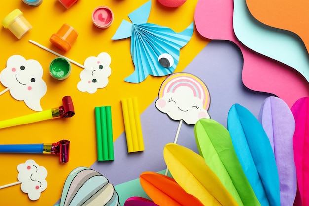 Foto concetto di giornata mondiale dei bambini su sfondo multicolore