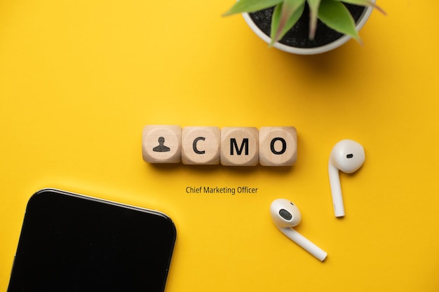 Concept zakelijke marketing acroniem CMO of Chief Marketing Officer