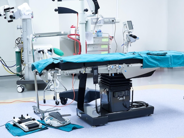 Photo concepts in hospital operating rooms and medical equipment