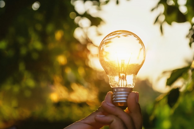 Foto conceptvermogensenergie van zonne-energie in de natuur