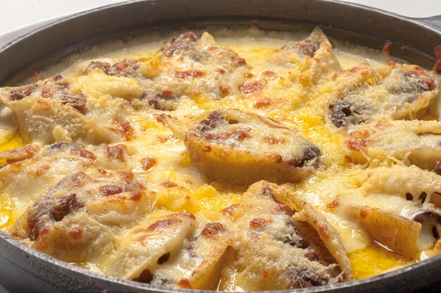 Conchiclione pasta stuffed with filet a four cheeses served in the iron pan