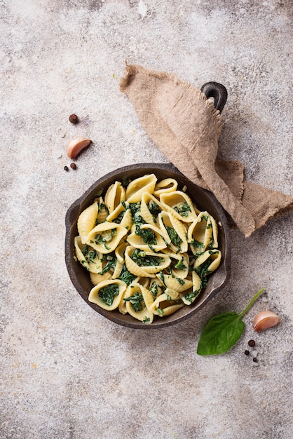 Conchiglioni pasta with spinach in creamy sauce 