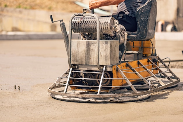 Photo concrete floor final grinding