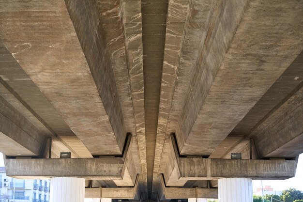 下から見た道路橋のコンクリート構造物