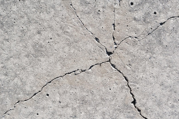 Concrete textuur met barst in volledig scherm als achtergrond. Uitzicht van boven