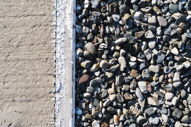 Concrete textuur met barst in volledig scherm als achtergrond. Uitzicht van boven