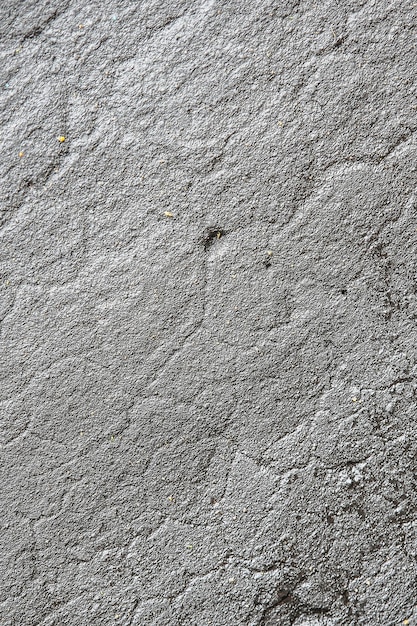 ひびの入ったコンクリート壁。灰色のテクスチャの背景。