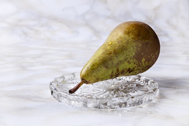 Photo conference pear on light marble background