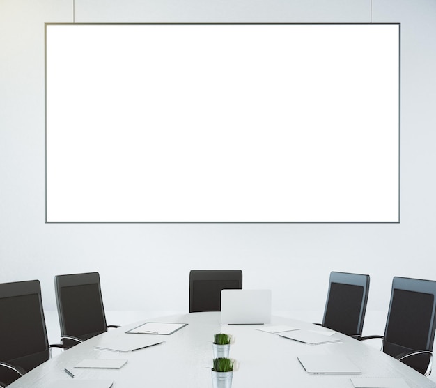 Conferentieruimte met tafel en stoelen en blanco wit bord aan de muur mock up